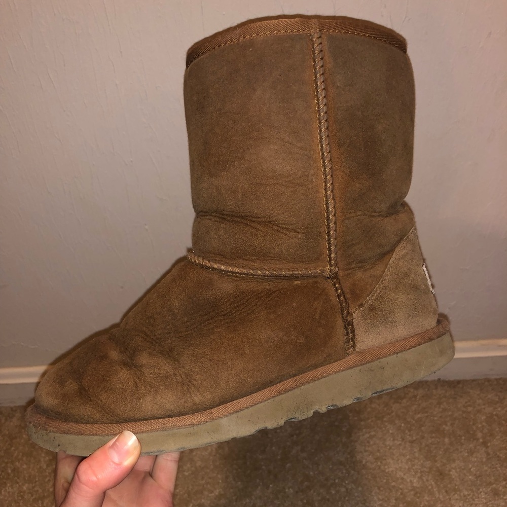 UGG kids classic short boots size 4